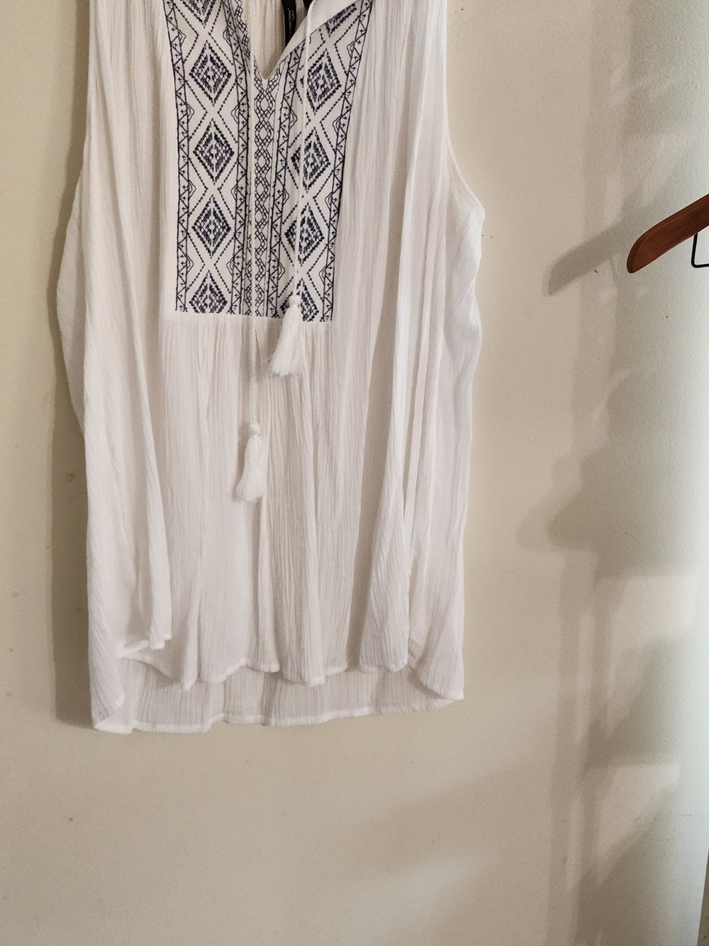 New Directions Curvy White & Blue Embroidered Sleeveless Top - Size 1X